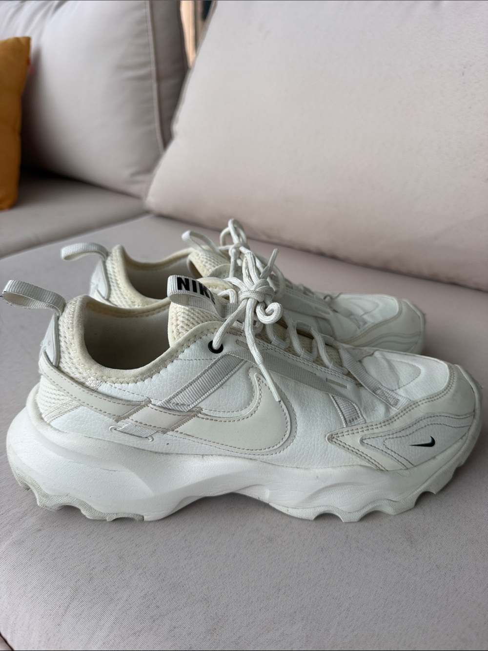 Nike TC 7900 Women’s Sneakers in Sail/Black